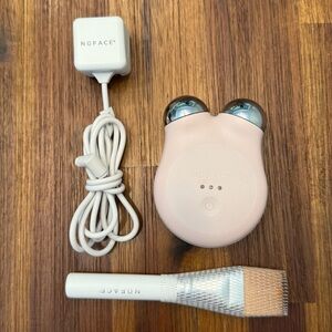 NuFace Trinity Mini Toning Device in Soft Pink